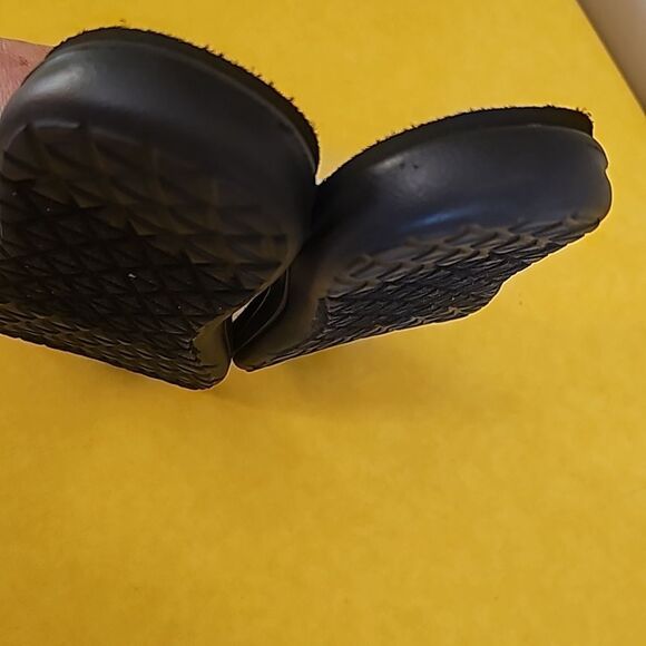 Teva women's like new flip flops size 7 - Picture 5 of 8